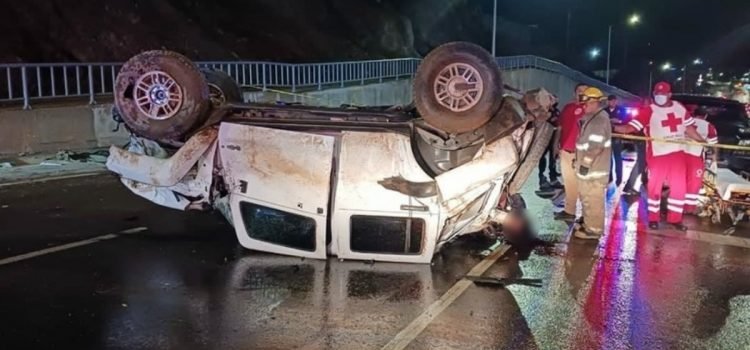 Identifican a jóvenes que fallecieron en accidente en Nogales