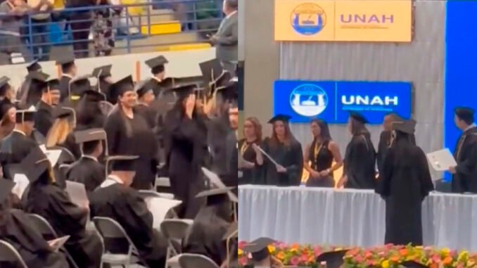 Le roban su título universitario en plena graduación