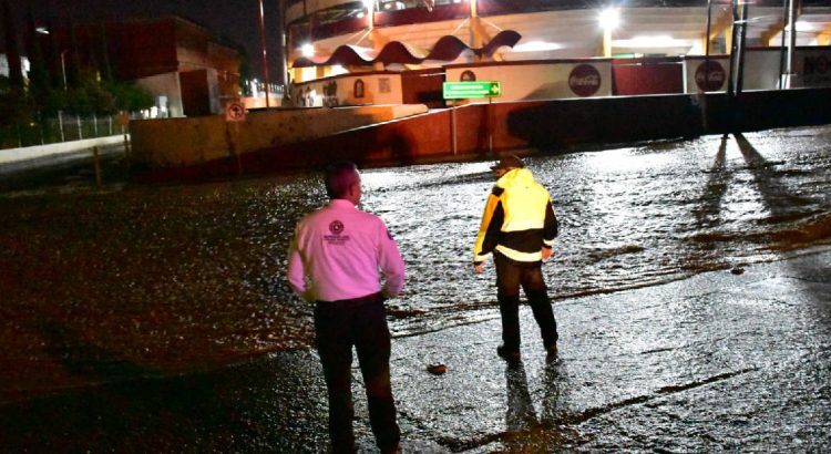 Multarán a conductores qué pongan en riesgo la vida en Nogales por lluvias