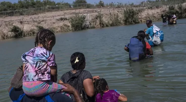 Negocia EU con México programa para apoyar a refugiados
