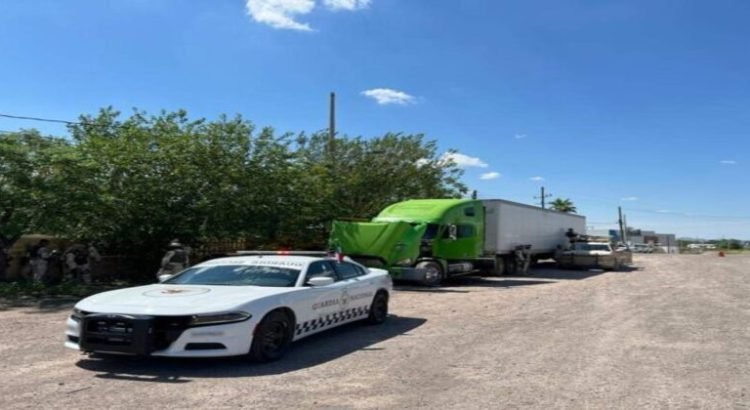 Aseguran tráiler con metanfetamina liquida en carretera Hermosillo-Nogales