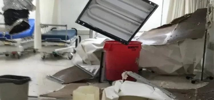 Colapsa techo del área de urgencias de hospital del IMSS en Nogales