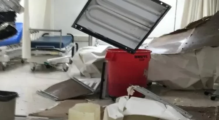 Colapsa techo del área de urgencias de hospital del IMSS en Nogales