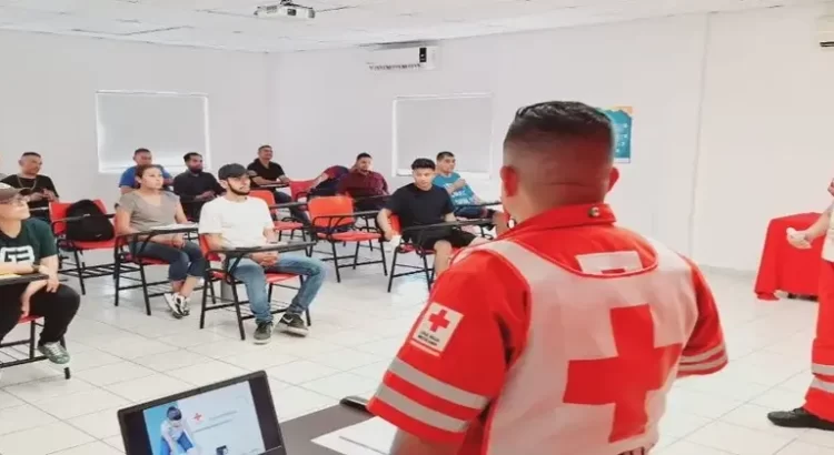 Capacita Cruz Roja a personal de albergues en Nogales