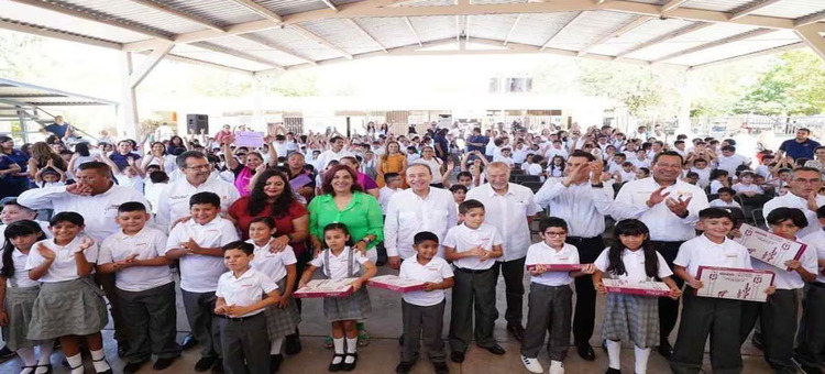 Regreso a clases en Sonora: 440 mil estudiantes reciben uniformes y útiles gratuitos