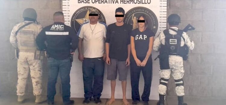 Rescatan a dos menores y detienen a tres personas con droga en Sonora