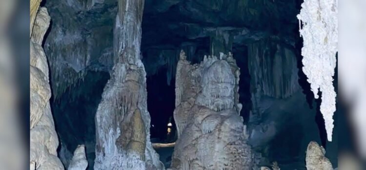 Jóvenes descubren una cueva escondida en Agua Prieta