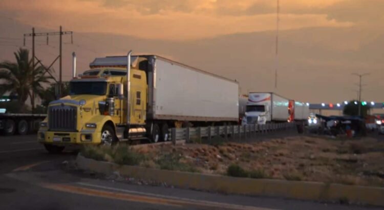 Detienen a trailero con 157 litros de metanfetamina líquida en el norte de Sonora